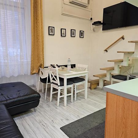 Walkway Apartment Deluxe Budapest Exterior photo