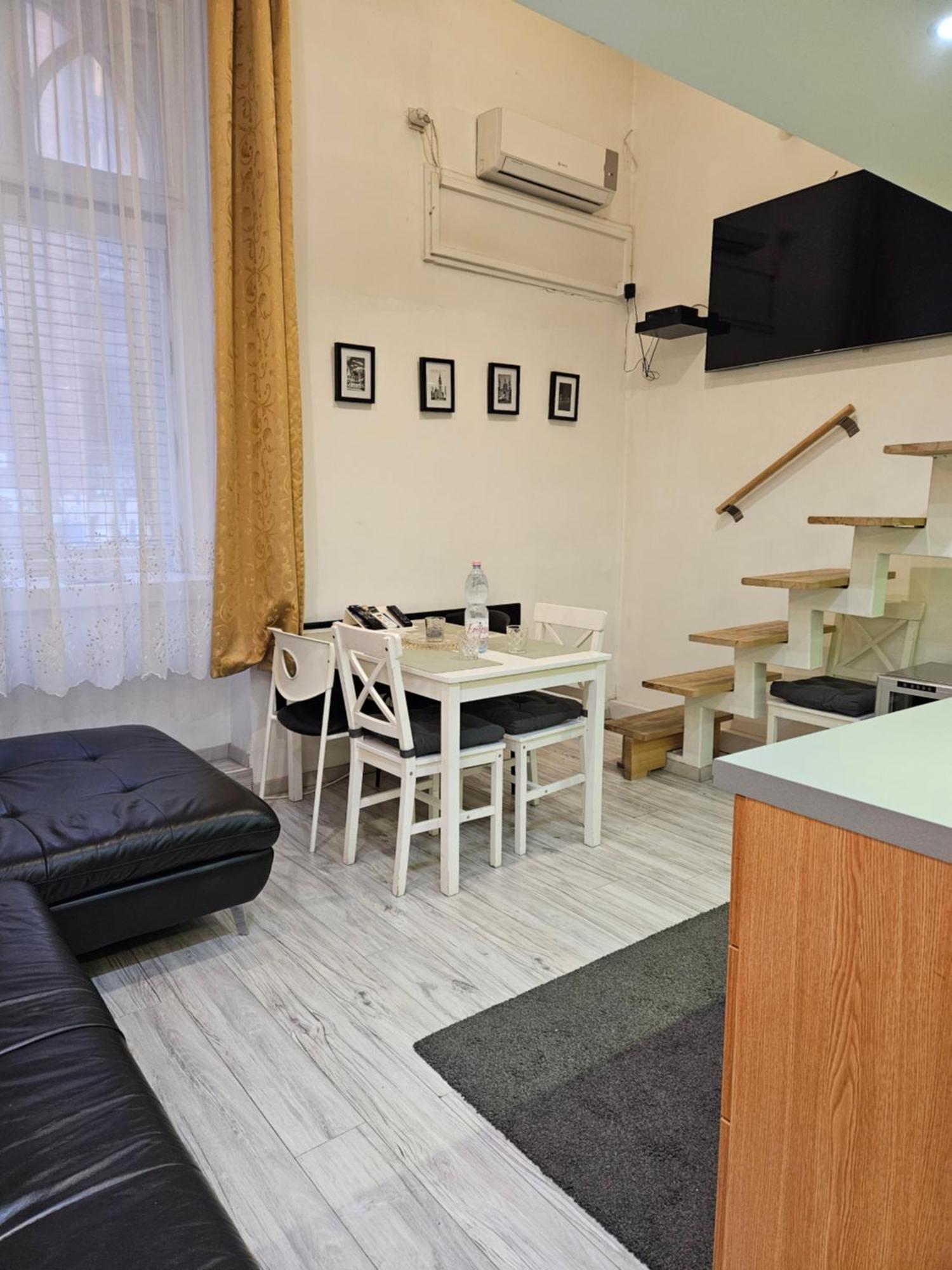 Walkway Apartment Deluxe Budapest Exterior photo