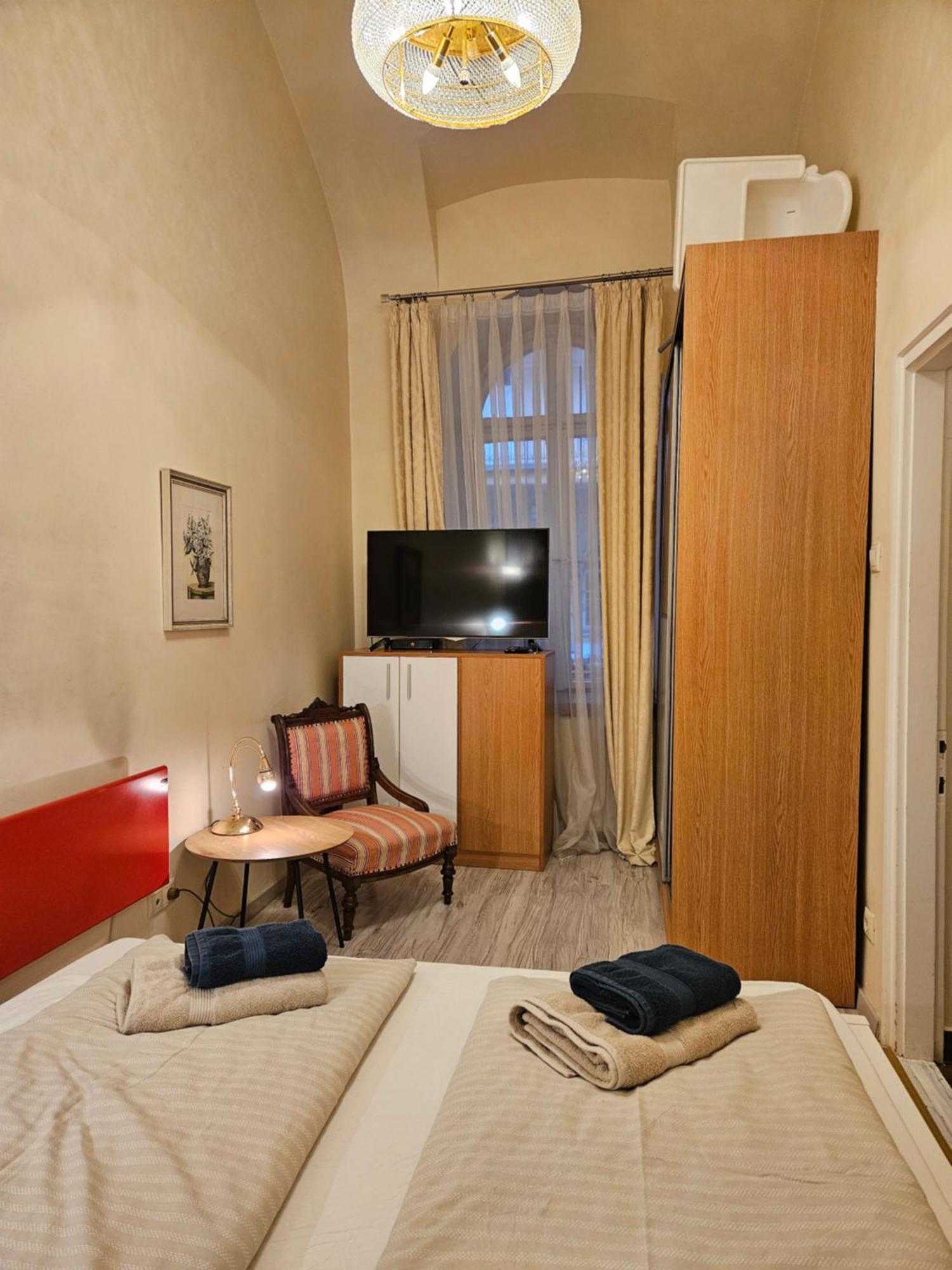 Walkway Apartment Deluxe Budapest Exterior photo